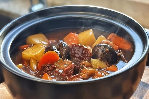 把肉慢炖几小时甚至十几小时，能炖出更多氨基酸还是嘌呤？